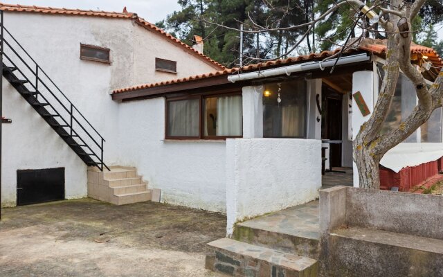 Restful Apartment in Istiaia With Patio