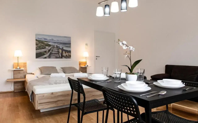 Fulfilling 2BR Apt. Very Central and Good Located