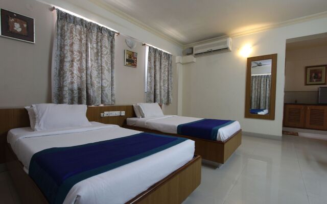 OYO Flagship 8252 Aayush Corporate Stays