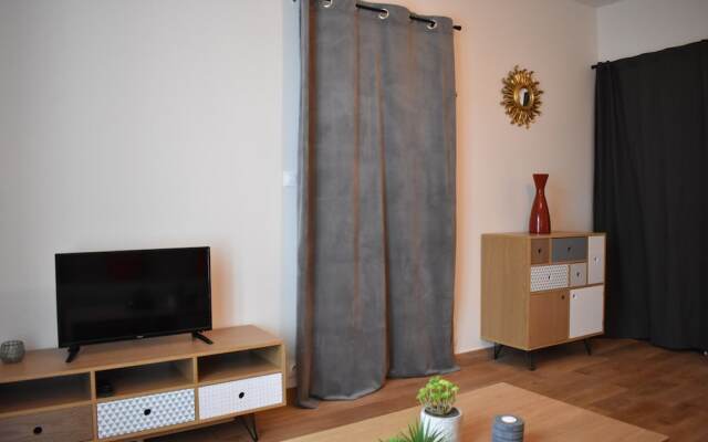 Spacious 1 Bedroom Apartment in Sacré Coeur