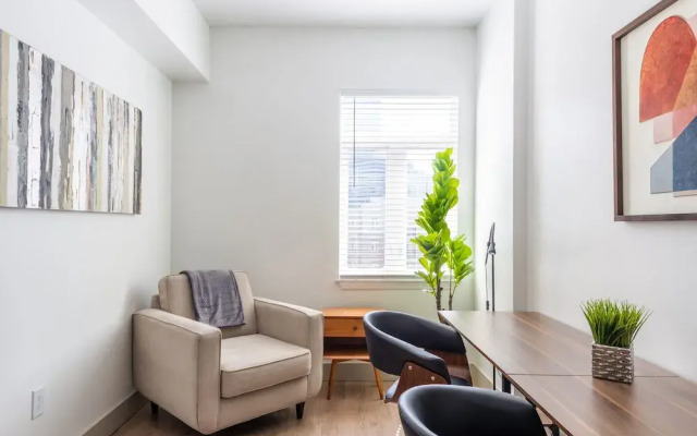 Luxury Central Apartment with Gym