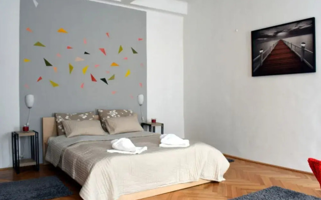 Diamond Astoria 4, Quiet Apartment