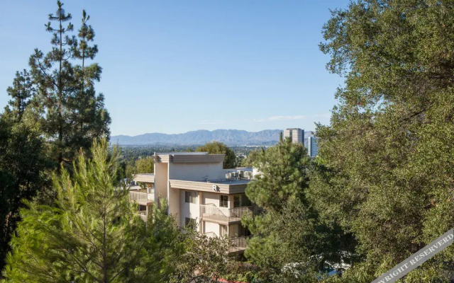 Toluca Hills Apartments By Avalon