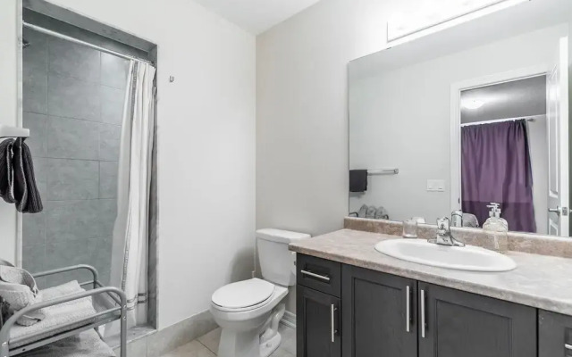 GLOBALSTAY. Modern Townhomes on Lake Ontario