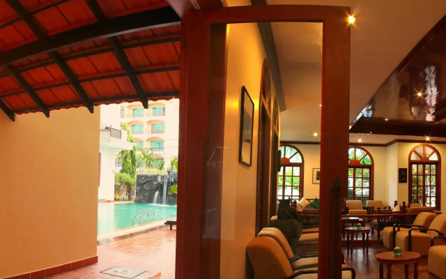 The Suite By Royal Crown Hotel