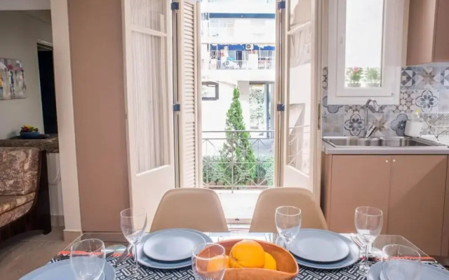 Modern Clean Apartment w h Balcony Near Metro, Athens