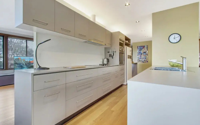 On the Hill at Metung