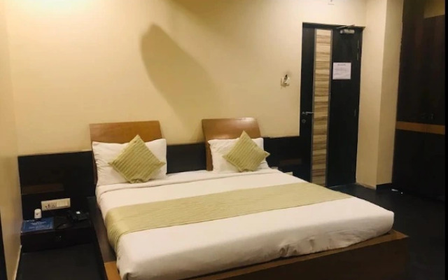 OYO 1671 Hotel Sundaram