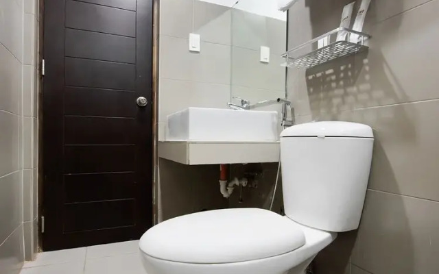 Amina Plaza by OYO Rooms
