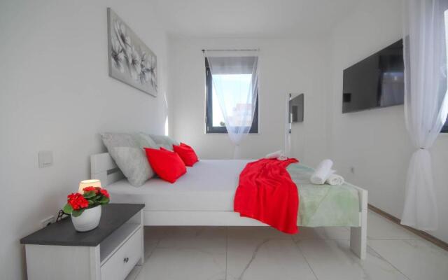 Villa Essenza Rossa 650 meters from the beach
