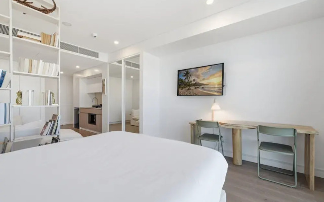 Coastal Apartment With Rooftop Pool