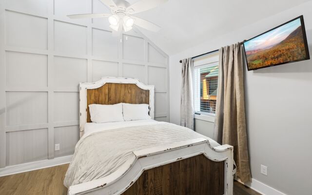 Gatlinburg Condo 2 Bedroom Condo by RedAwning