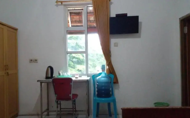 Hotel Raya by OYO Rooms