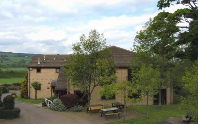 The Old Stone Trough Country Lodge & Inn