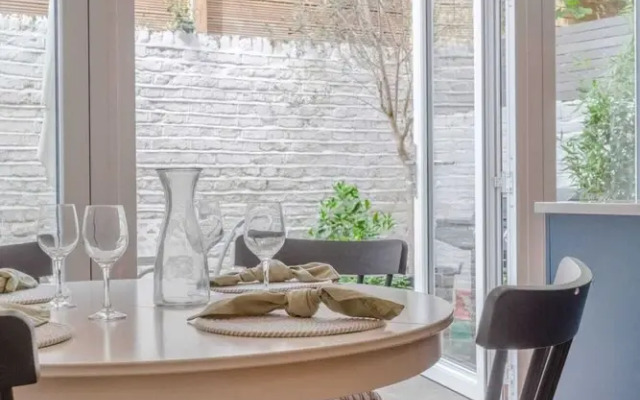 Stylish 1 Bedroom Flat in Fulham With Patio