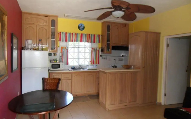 Club Caribbean Court Apartments