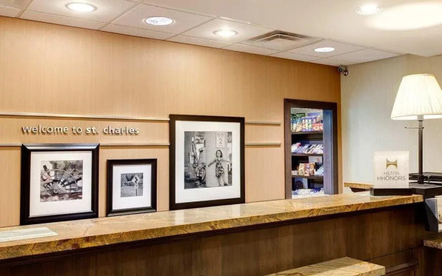 Hampton Inn & Suites Chicago/St. Charles