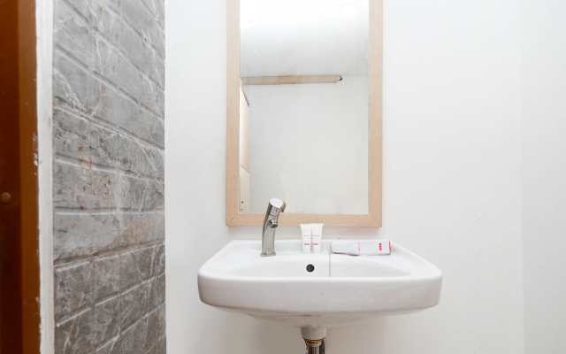 OYO 1251 Residence 8