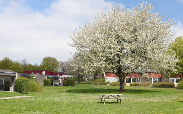Well-kept Bungalow With Microwave Near Valkenburg