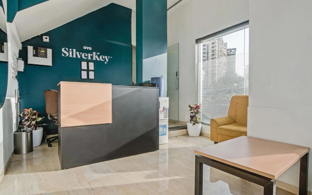 OYO SilverKey 76611 Nirsukh Palace