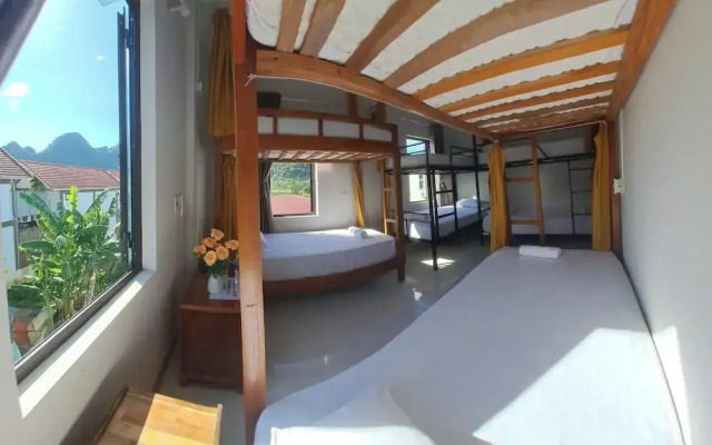 YoLo Pool Bar Villas