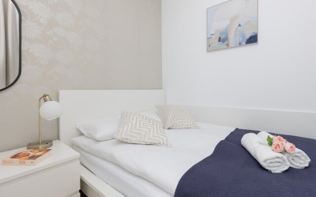 Warsaw Bonifraterska by Renters