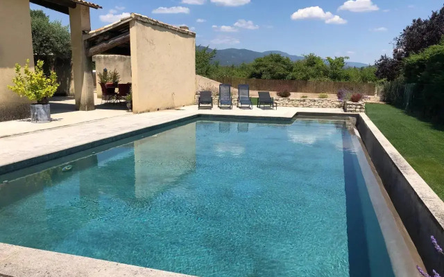 Villa dans le LUBERON à 2 km de LOURMARIN