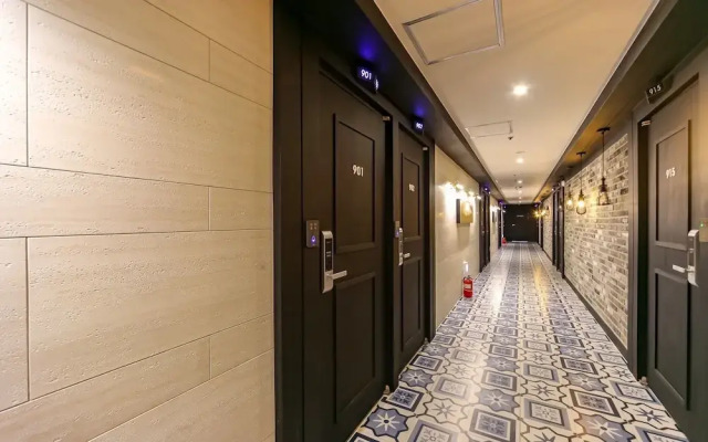Changwon Sangnam-dong Hotel Chris B