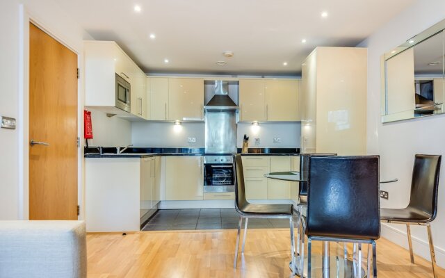 Two Bedroom Apartment in Canary Wharf