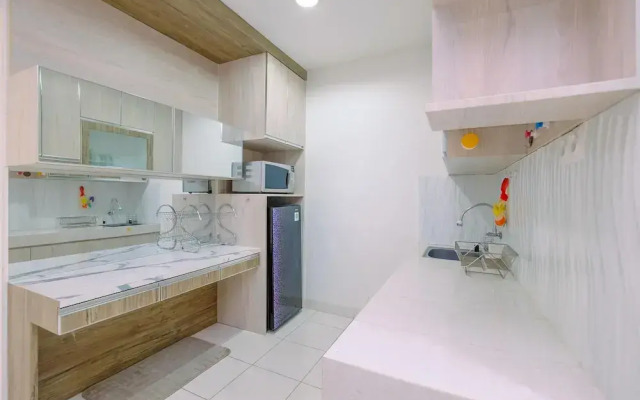 Homey And Comfy 2Br Sentul Tower Apartment