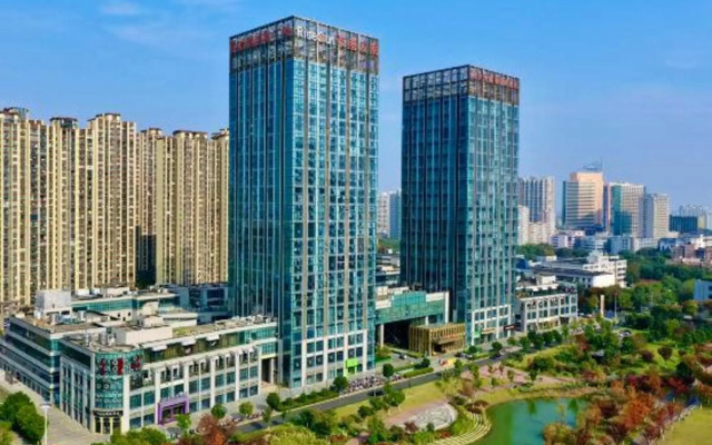 Mujiangnan Hotel (Changzhou Dinosaur Park Manhattan Plaza)