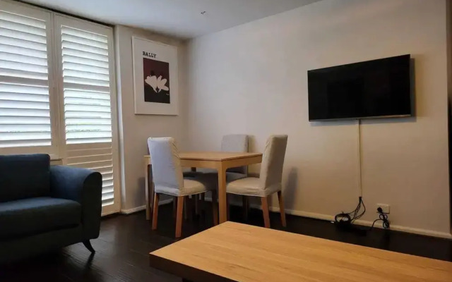 Homely 1 Bedroom Retreat in South Yarra With Balcony