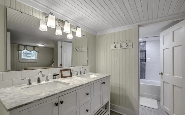-Under The Sea (8 Bdrm / 7 Bath, Sleeps 22)