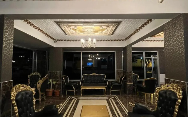 Grand Black Hotel