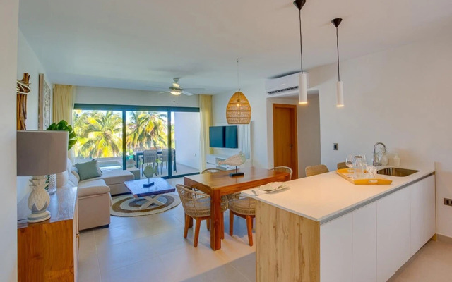 Super Spacious Condo With Private Picuzzi