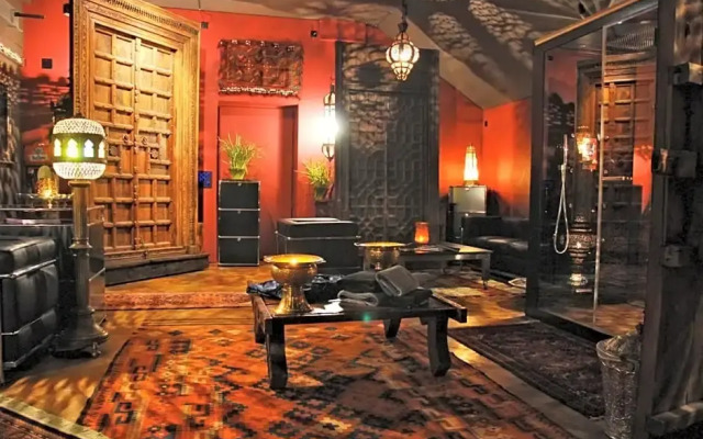 Bijou Hotel / Love and Romance