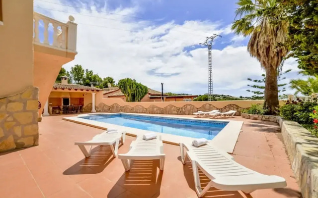 Villa - 6 Bedrooms with Pool - 105026