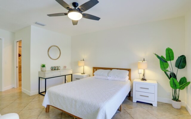 Spacious Largo Retreat: Private Pool & Yard!