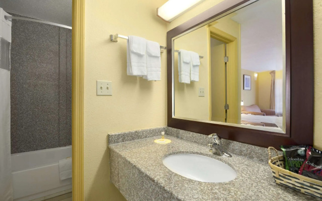 Days Inn by Wyndham Brunswick/St. Simons Area