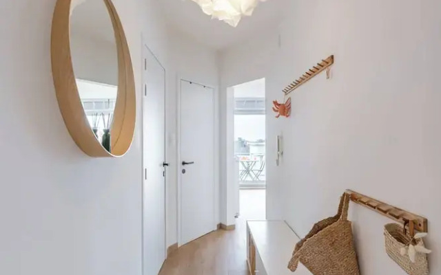 Modern Apartment With Balcony Near City Center