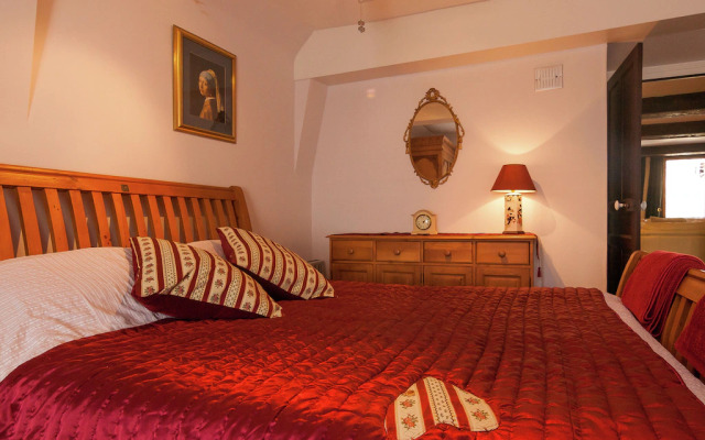 Elegant Holiday Home in Coubjours with Private Garden