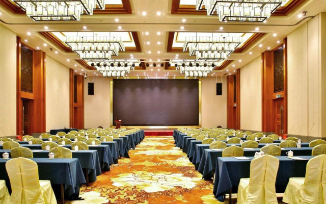 BJG Swan Lake Hot Spring Hotel