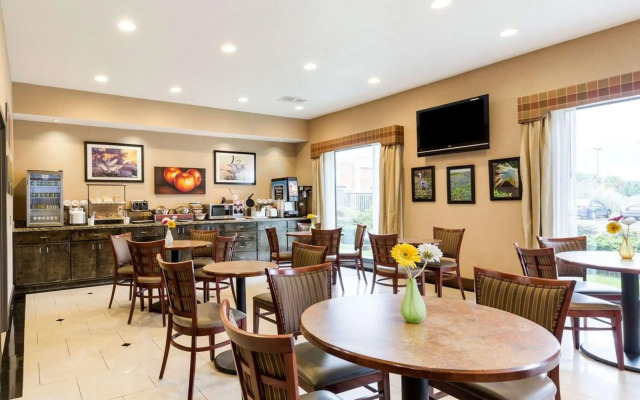 Comfort Inn And Suites Winnie