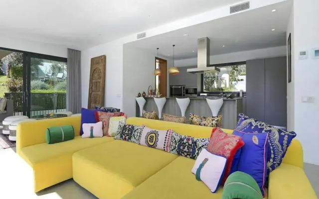 Holiday Home With Manicured Gardens