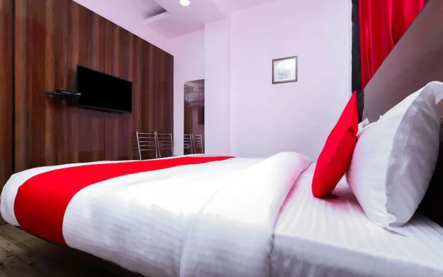 OYO 28606 Kavya Residency