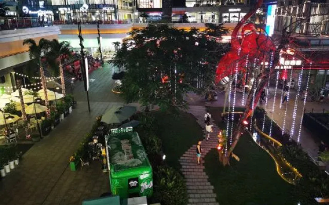 Hongshan 6979 Girls' Youth Apartment