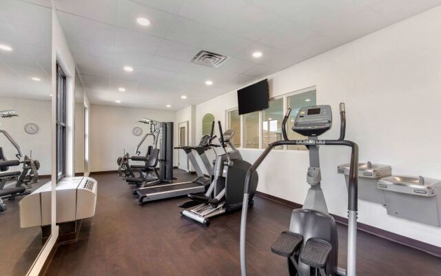 Comfort Suites Nashville near Percy Priest Lake