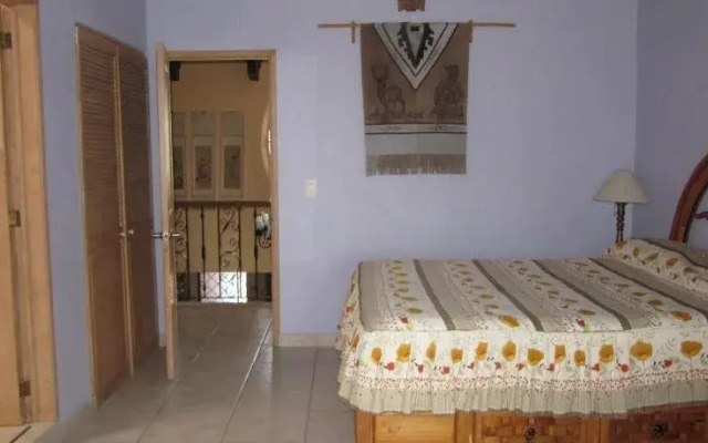 La Puerta Violeta Guest House & Spa