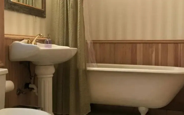 Capitol Hill Guest House - Seattle Bed & Breakfast