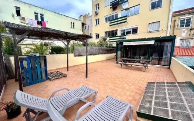 Flores Terrace Apartment